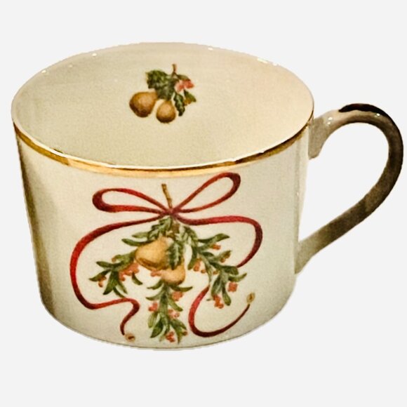 2 China Royal Gallery Queensbury Christmas Holiday Cups & Saucers Sets - Picture 5 of 8